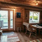 Romantic At Loghouse Vaeiketeemaja * Uksnurme