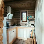 Romantic At Loghouse Vaeiketeemaja Uksnurme