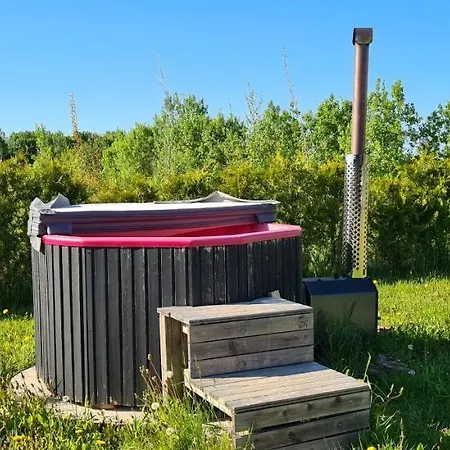 Romantic At Loghouse Vaeiketeemaja * Uksnurme