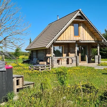 Romantic At Loghouse Vaeiketeemaja Uksnurme