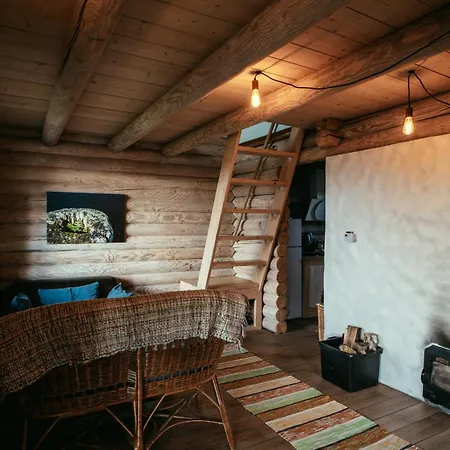 Romantic At Loghouse Vaeiketeemaja Uksnurme