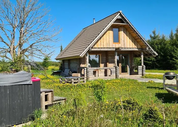 Romantic At Loghouse Vaeiketeemaja Uksnurme