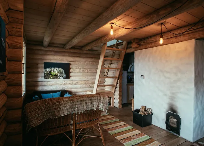 Romantic At Loghouse Vaeiketeemaja Uksnurme